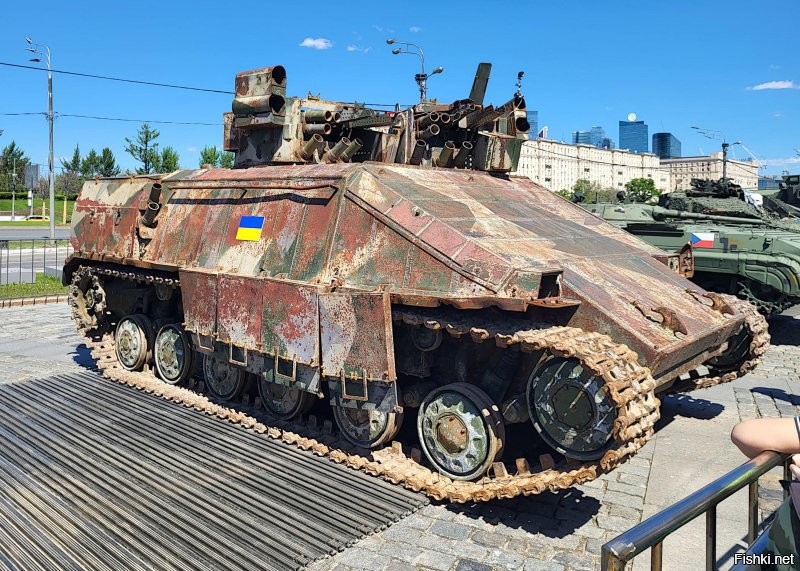 Трофей. Наш теперь. На поклонной горе стоит: