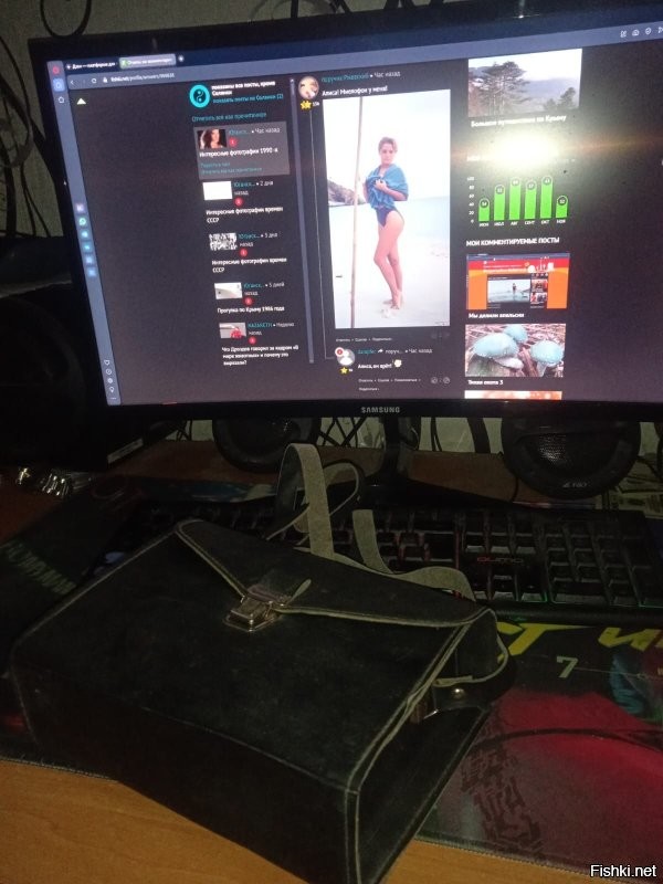 Алиса! Не верь им, это космические пираты! Они меня пытали, но я им ничего не сказал! Вот он, у меня...