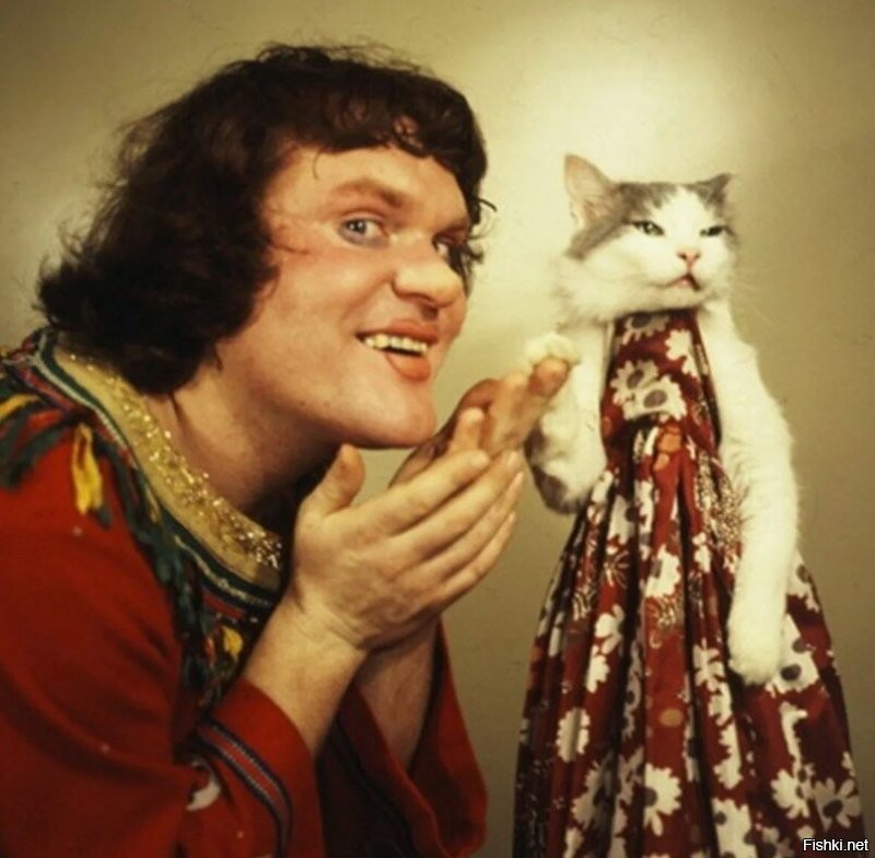 А за углом хозяин