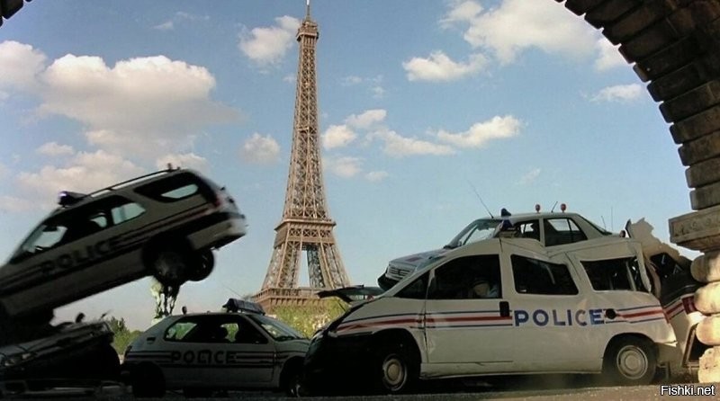 А в Париже причал для полиции