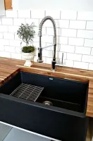 Вот это совсем не понимаю. Зачем устанавливать раковину под столешницу ?? Как кантовать спил ?? Чем ?? Кругом вода...
Очень не практично. Это я как установщик кухонь говорю.