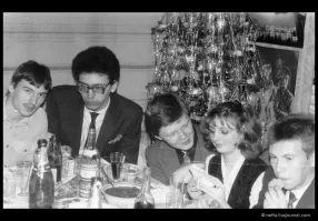 "Она любит выпить! Этим надо воспользоваться!" (С)