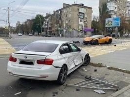 Гы!
А это мой город. Шахты. Перекрёсток Советской и Карла-Маркса