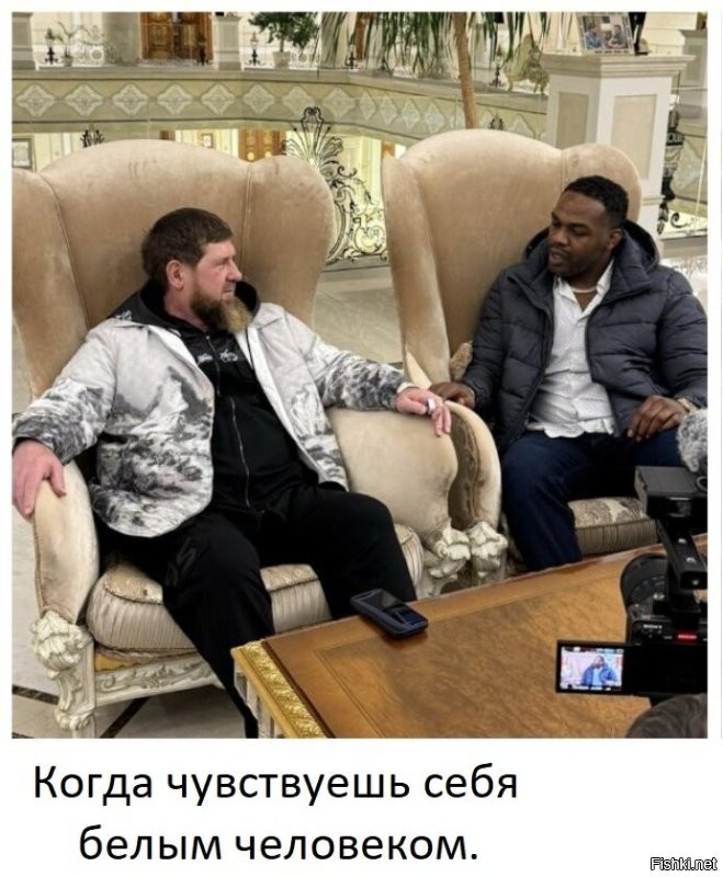 «Стрелял из РПГ и ел как король»: звезда UFC Джон Джонс похвастался приглашением в Чечню