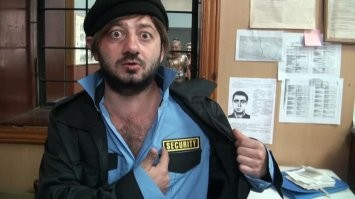 Охрана в казанском ЖК за ₽1 млн в месяц выглядит так — немного пьяненькая и ничего не охраняющая