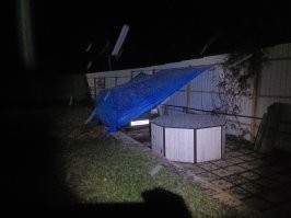 Ну... Когда нужно срочно что-то починить или доделать, а тут снег пошёл, палатка не худший вариант.