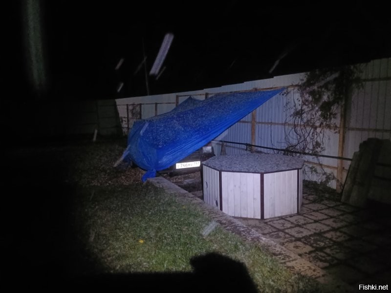 Ну... Когда нужно срочно что-то починить или доделать, а тут снег пошёл, палатка не худший вариант.