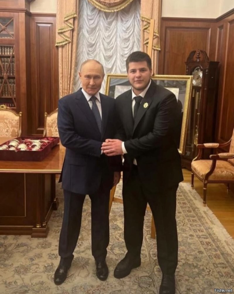 награды, висюльки... какая разница, если доступ к президенту имеет