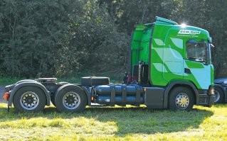 Речь идёт о заводской технике, полностью работающей на газе. Таких автобусов полно по Питеру ездит.