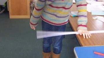 ЦИТАТА: "...помогают снять напряжение, сосредоточиться и развивают чувство ритма."
Советская линейка на краю стола помогает ещё и музыкальный слух развить, т.к. длину бренчащей стороны для воспроизведения определённой ноты, нужно регулировать самому