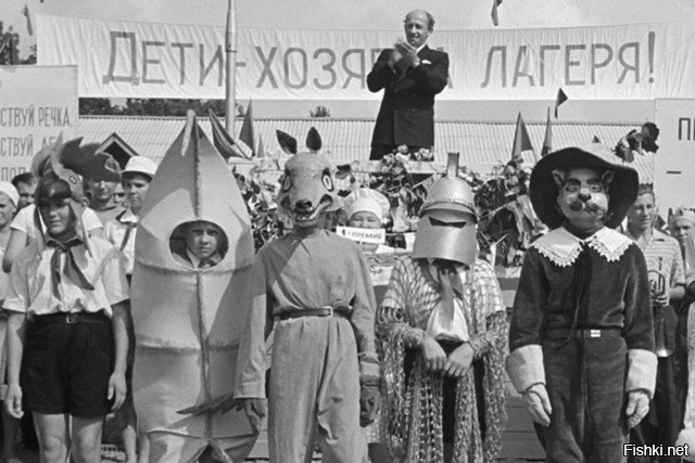 Дети прибыли на отдых в лагерь "Артек"