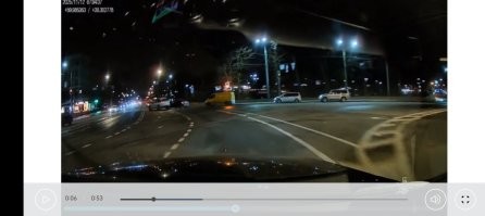 На видео нет знака главная дорога, зато хорошо видно знак Уступи дорогу.