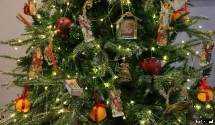 а я с каждым днем убеждаюсь, что правильно сделал так и не разобрав ёлку