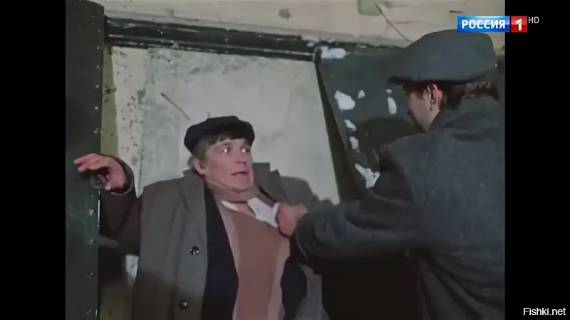 Сразу Промокашка вспомнился во время задержания:
"Не хочу, не хочу..., волки позорные..., 
А на белой скамье, на скамье подсудимых..."