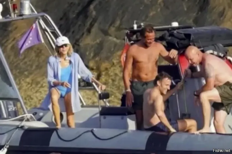 Одно из последних скандальных фото...