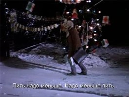 В Чертанове заметили белку, которая бегала по стене дома и заглядывала в окна