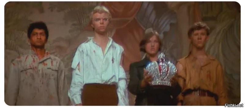 В&nbsp;Санкт-Петербурге посетительница музея примерила корону