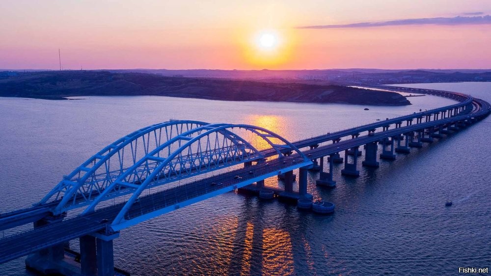 Пусть эти ушлепки свидомые и их кровавые пастыри знают, что Мост стоит и стоять будет во Благо России!
а всем. кто захочет поднять свою лапу на Творение рук Русского Человека - гнить в тюрьме, на вечно!