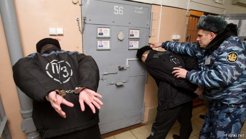 Жаль нет фото с детализацией-"хайло-имя по протоколу"....Белобрысый весельчак, наверняка Володимир Злоба или Ромка Соломка! Посмотреть бы на их рожи, когда за ними "тормоза" сработают, с харрактерным лязгом засова! Слышал что только тогда у подобных кучь ДНК, наступает осознание того, что ВСЕ, ПРИЕХАЛИ...