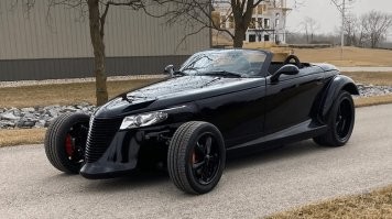 А мне нравится. Повыпендриваться норм тачка. 
Был же Plymouth Prowler. Особо не распространенный тоже. Но тоже ничего такой клин.