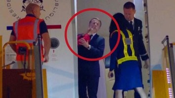 Макрона ничему жизнь не учит. Наверное, он тогда ляпнул нечто подобное. Только в отношении своей жены. Или её мамы.