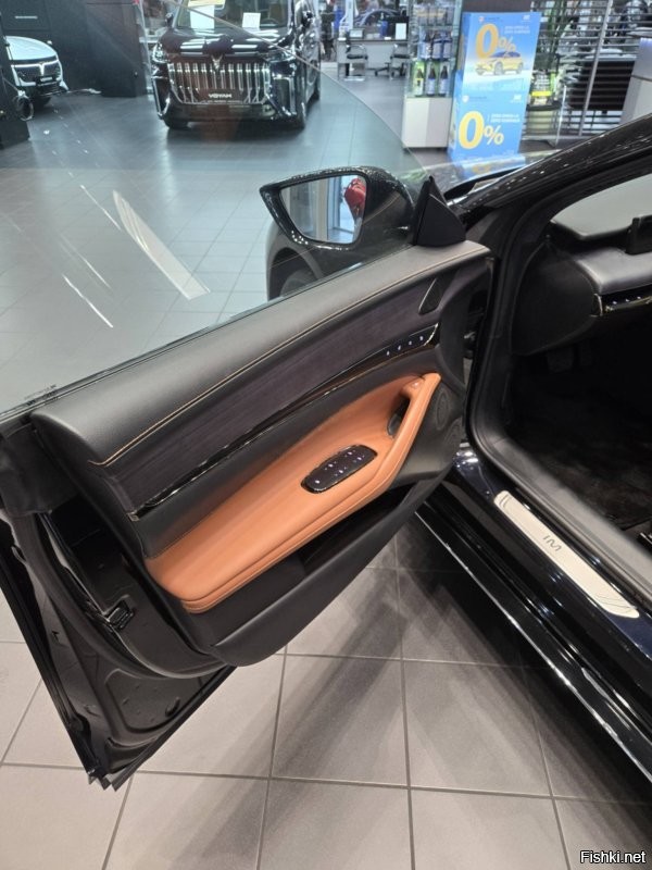 вот, фото сделано сегодня 26.11.25 в кишиневском автосалоне (не в китае, а после доставки и растаможки в Молдове, правда тут нет утильсбора:))
итак за 32000$ bkb 2.5 млн руб. мы имеем:
запас хода 700 км
разгон до 100 - 4,5 сек
автодоводчики дверей
пневмоподваеску
кожаный салон с подогревом и обдувом спереди с сзади.
вместительный салон и багажник.