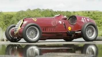 Альфа, обводы кузова какбэ намекают..