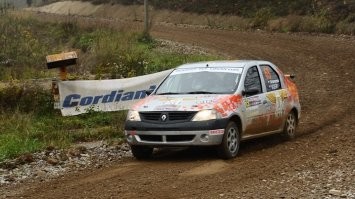 С 2007 по 2015 года в Российском автоспорта проводился Renault Logan Cup - Кубок Рено Логан. А этот обвес - его отголоски.