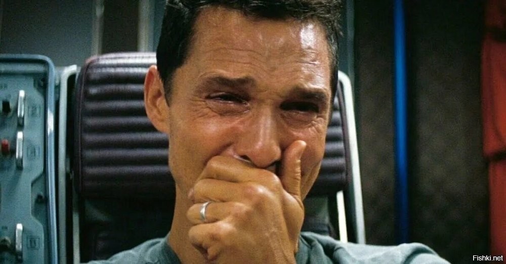 Муж застрял в песочнице с игрушечным экскаватором