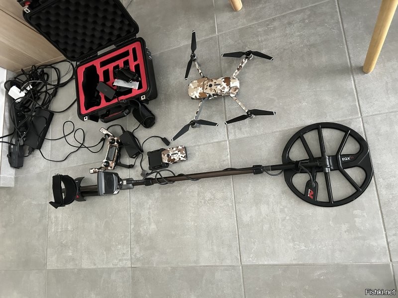 Я в море вхожу так звонки начинаются , опять на своей посудине или только принеси домой 2 бака рыбы :)  Вот с утра позвонил Кент говорит пойдем погуляем вечером :) жена сказала что я дома сегодня буду и буду наряжать елку ((((((((((((