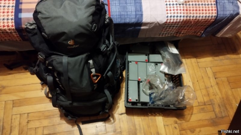 Ну в походы и качалку времени и желания ходить уже нет. А с отличным рюкзаком с хорошей поддержкой спины и в нормальной обуви - это не вес. Пропала одышка, с талии 15 см перетекло в плечи, перестала болеть спина, травмированное колено, голеностоп и палец на ноге (что было противно - всё на правой). 15-20к шагов в день, если верить часам. Ежедневный рюкзак со всем оборудованием и инструментом около 20 кило. Ну и 1,5 литра минеральной воды в день - из бутылок уже можно плот строить)))