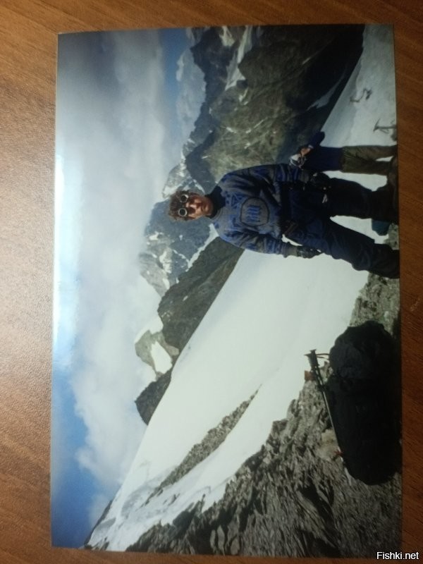 У меня спина всегда не очень была. Полёт с дерева на бетонную блямбу был удачным, я выжил и, вроде как, не особо пострадал, но потом сказалось. 
А рюкзаки на поясном таскаю. 
Хороший поясной, он спину сильно разгружает. :)