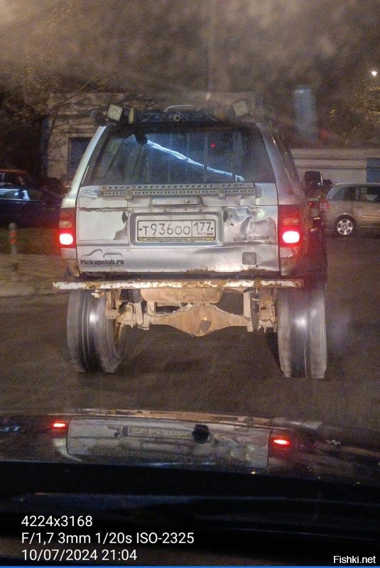 Хм... Чем более выцветшие фонари, тем они ярче, так-то. 
Менее красные, но ярче. 

И где вы такие Греат Воллы находите? 

Вот, машина 2007 года. 
Фонари родные. 
Лампочки накаливания штатные (и, насколько помню, там, в фонарях, вообще, большая часть ещё заводские, мало перегорали). 

Фото прошлой осени, в момент продажи. 

Это габариты. 

Что там и как выцвело?