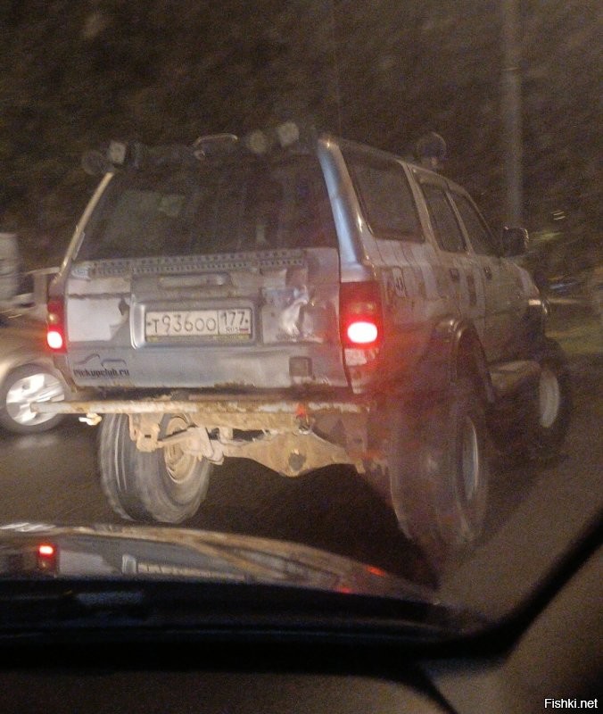 Хм... Чем более выцветшие фонари, тем они ярче, так-то. 
Менее красные, но ярче. 

И где вы такие Греат Воллы находите? 

Вот, машина 2007 года. 
Фонари родные. 
Лампочки накаливания штатные (и, насколько помню, там, в фонарях, вообще, большая часть ещё заводские, мало перегорали). 

Фото прошлой осени, в момент продажи. 

Это габариты. 

Что там и как выцвело?