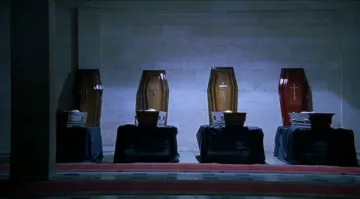 Если молодежь дебил, то он один хрен что то плохое скопирует....Если память мне не изменяет, то в этой сраной "бригаде" почти все умерли не своей смертью, не успев сильно постареть!? Да и в подлинниках Серджио Леоне, Брайна де Пальмы и Френсиса Форда Копполы, с которых сдирался этот дешевый сериал, тоже почти все кончают плохо! Или очень плохо! Романтика блин! Может все фильмы на полку положить? Кроме "Тимур и его команда" и "Слон и Боба"!