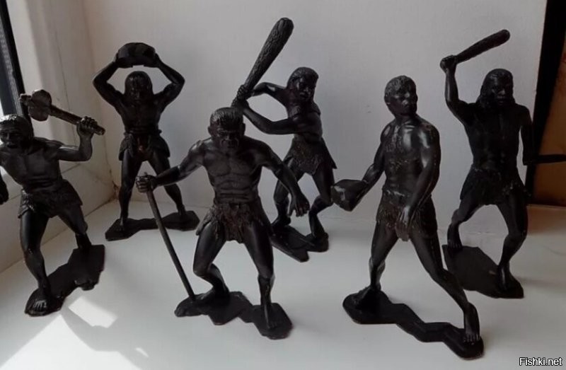 А ещё были большого размера: древние люди, современные солдаты...