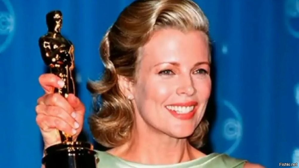 Это другая.
Ким Бесинджер на этом фото. Но как она сейчас выглядит - лучше не видеть, она себя изуродовала ещё больше.