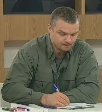 надо иероглифы на всякий случай зарисовать