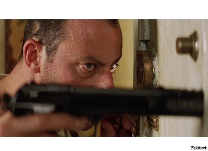 Почему не стоит подглядывать в замочную скважину лучника