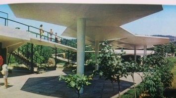 1. Это пансионат "Донбасс" в Ялте. (приблизительно конец 70-х - середина 85-х). Справа внизу, за каштаном была точка пива на разлив, налево метров через 50 - ТИР,  дальше по этой дорожке направо - продовольственный магазин, а под ним - магазин курортных товаров.
2. Канатная дорога на пляж пансионата "Донбасс".
3. Пляж пансионата "Донбасс".
4. Детская игровая комната пансионата "Донбасс".
5. Остановка и главный вход пансионата "Донбасс".
6. Столовая пансионата "Донбасс". (раннее фото)
7. Снова пляж.
8. Рядом с административным корпусом.
9. Пансионат "Донбасс" с высоты (крытый бассейн ещё только строится).
10. Столовая "Донбасса" ( 90-ые года).
11. Опять канатная дорога на пляж.
12. Площадка возле администрацции пансионата.
13. Снова столовая.
14. Пляж пансионата "Донбасс".
15. И снова площадка возле администрации.