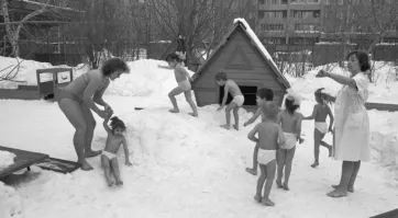 Сейчас за такое весь персонал детсада расстреляли бы, это вам не кровавый совок...