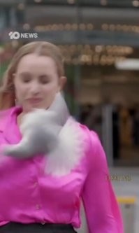 Как говориться: Ложь, пидёжь и провокация!!! Пересмотрите покадрово там лицо ни как не задето!