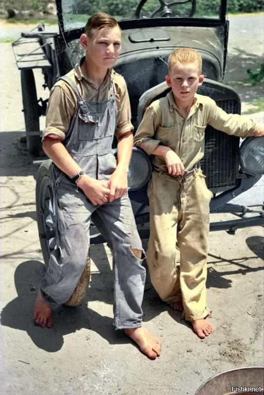 Ничего они не моют,курили только что ,еле успели бычки выкинуть перед фотографом