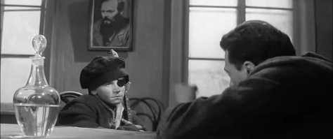 Пятилетний мальчик ушел из дома с игрушками, водой и хлебом в пластиковом контейнере