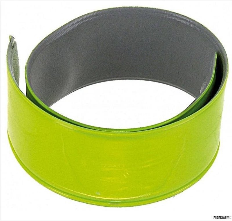 Учитывая не освещённый переход , темное время суток , темную одежду - наверное нужно было бы позаботиться о своей жизни .
Перед пересечением проезжей части убедиться в том что тебя видят водители , они реагируют на пешехода , притормаживают и т.д.
И только после переходить посматривая на транспорт .
Лучше быть 5 трусом , но потом быть живым .