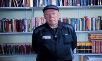 30 снимков знаменитостей из полицейского участка