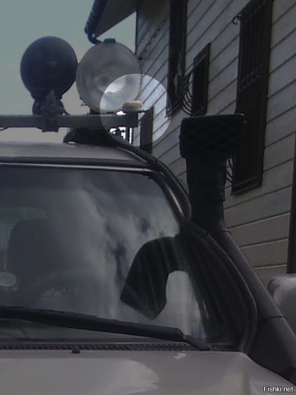 У меня звонок велосипедный для подобных целей. 
Ну это, если встали и стоят, не обращая внимания. 

Не бибикать же. 
А звонок - нормально.