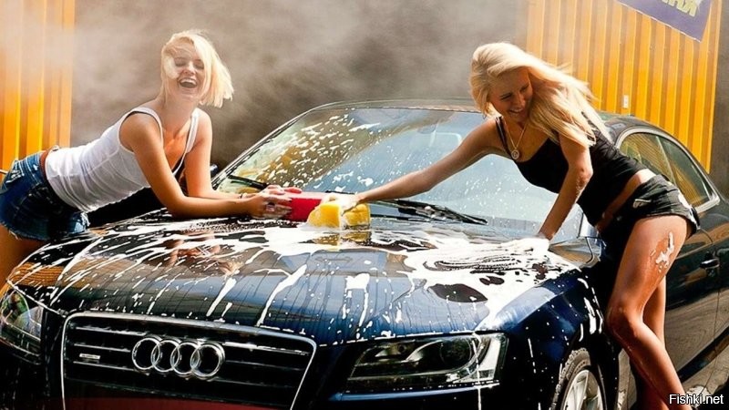 Одежа у нее не самая подходящая для такой работы. 
И вообще с ее фигурой ей бы другая работа больше подошла