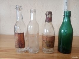 Хрущев выпуск чекушки(четвертинки) не прекращал! В 40-х как начали выпускать, так до сих пор продолжают! Можно просвятиться на эту тему в Музее водки в Измайловском кремле в Москве! Там же можно прикупить раритетную посуду и все необходимые атрибуты!