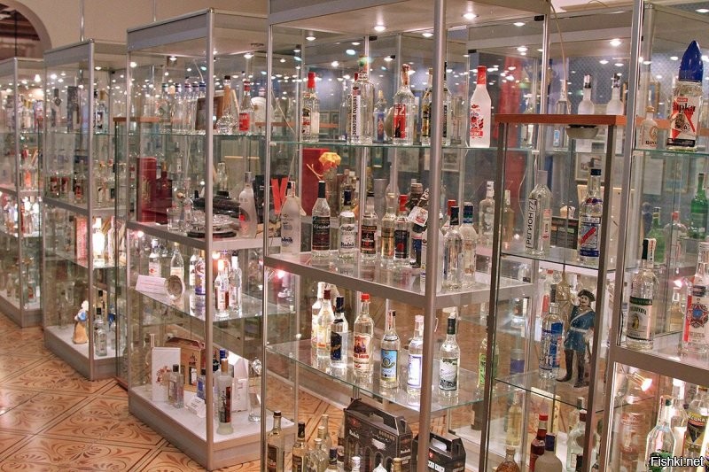 Хрущев выпуск чекушки(четвертинки) не прекращал! В 40-х как начали выпускать, так до сих пор продолжают! Можно просвятиться на эту тему в Музее водки в Измайловском кремле в Москве! Там же можно прикупить раритетную посуду и все необходимые атрибуты!